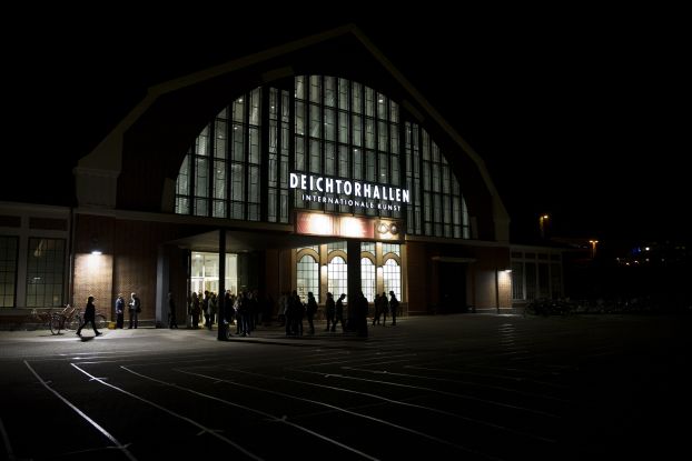 Die Halle für aktuelle Kunst bei Nacht, © Johannes Arlt